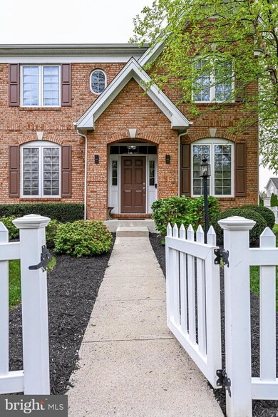 25289 Doolittle Ln, Chantilly, VA 20152 - photo 2