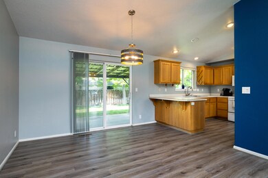 1747 NE Seventh St 6 of 20