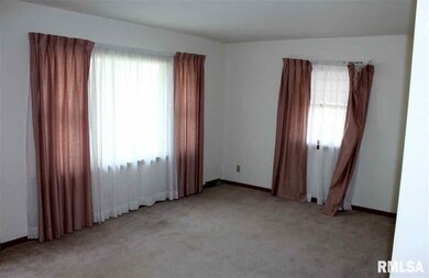 2015 W 35th St, Davenport, IA 52806 - photo 5