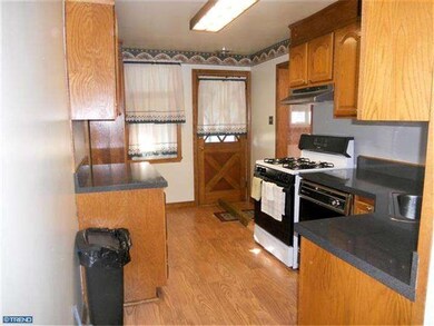 211 Evergreen Ave, Folsom, PA 19033 - photo 6