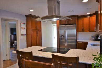 Quartz Peninsula Counter with Seating.