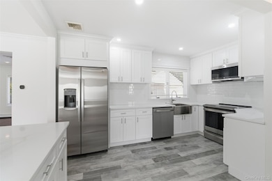 93 Birchwood Dr, Huntington Station, NY 11746 - photo 6