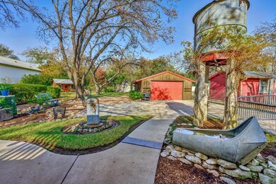 504 N Pecan St, Fredericksburg, TX 78624 - photo 4
