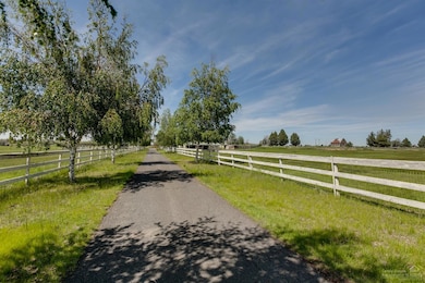 24356 Dodds Rd, Bend, OR 97701 - photo 2