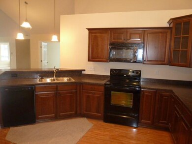 Kitchen All kitchen appliances included
