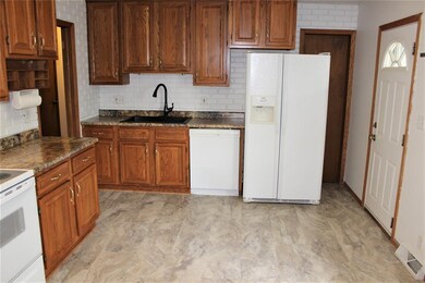 3137 29th Ave SW, Cedar Rapids, IA 52404 - photo 4