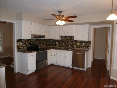 Gorgeous Kitchen! Perfect for cooking and entertai