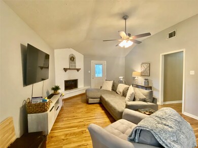 2728 La Mesa St, Bay City, TX 77414 - photo 4