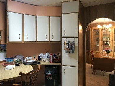 Eat in Kitchen Lot 190