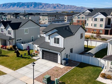beautiful farmhouse style home  & 2 car Garage