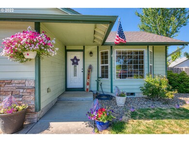 342 Morse Ave, Creswell, OR 97426 - photo 2