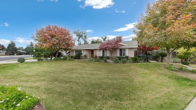 2113 E Paradise Ave, Visalia, CA 93292 - photo 3