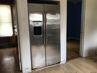 828 Lincoln Ave, Schenectady, NY 12307 - photo 4