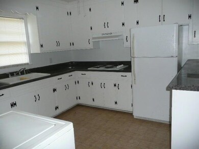 Kitchen (003)