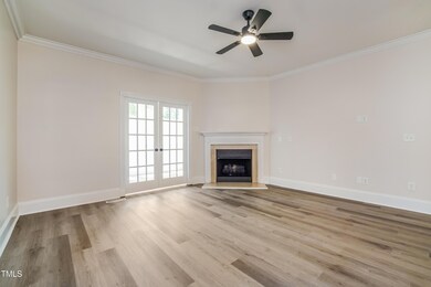 Living Room-14657572