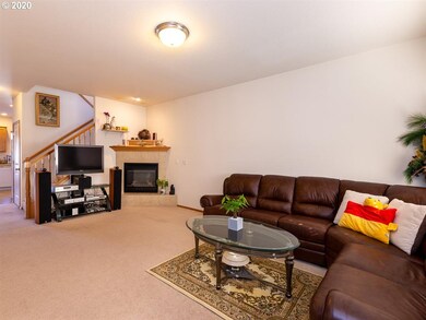 14833 NE Couch St, Portland, OR 97230 - photo 4