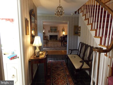 8020 Horseshoe Ln, Potomac, MD 20854 - photo 2