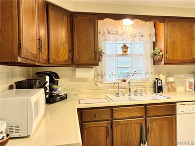 79 Dale Dr, North Tonawanda, NY 14120 - photo 3