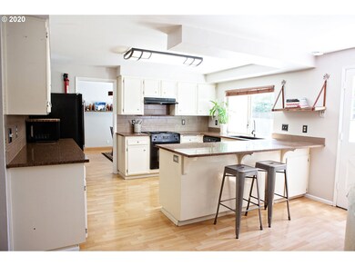 1822 Happy Ln, Eugene, OR 97401 - photo 2