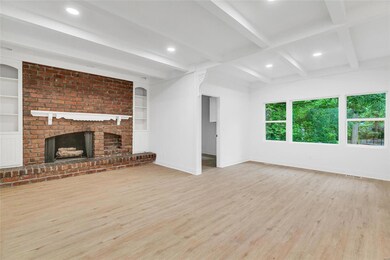 Living Room/Breakfast Room