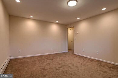 125 Broomall St unit B, Folsom, PA 19033 - photo 3
