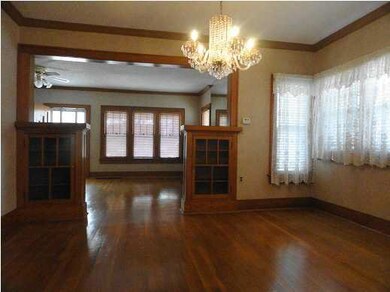 DINING ROOM W/HARDWOOD FLOOR