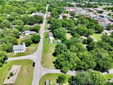 210 W Frontier St, Salina, OK 74365 - photo 5