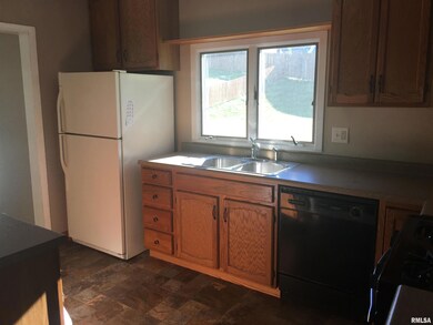 4409 N Pine St, Davenport, IA 52806 - photo 2