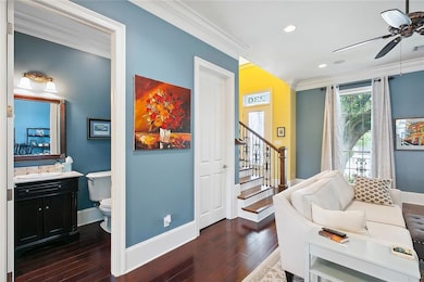 Half bath off the living room