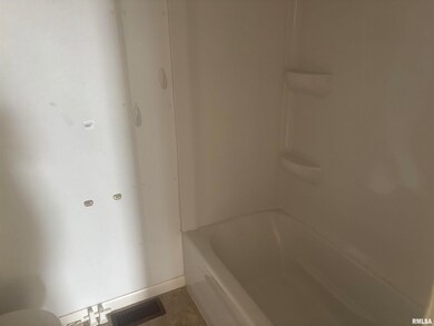 115 W Washington St, Macomb, IL 61455 - photo 7