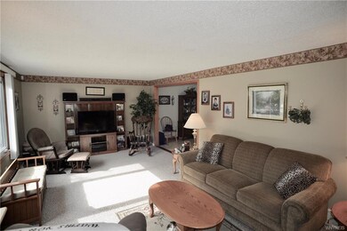 960 Castlebar Dr, North Tonawanda, NY 14120 - photo 3