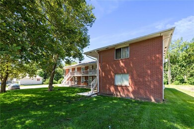 8420 Robinson St, Overland Park, KS 66212 - photo 4