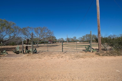 630 Los Huisaches Rd, Laredo, TX 78045 - photo 4