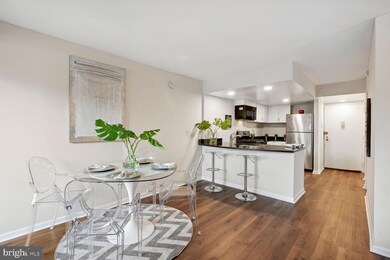 Town Square Towers unit 140, Washington, DC 20024 - photo 5