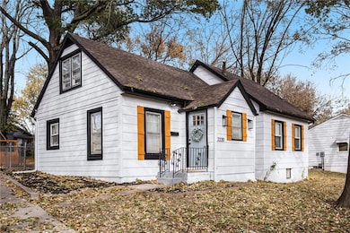 2220 S Cedar Ave, Independence, MO 64052 - photo 2