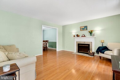 17516 Saint Theresa Dr, Olney, MD 20832 - photo 4