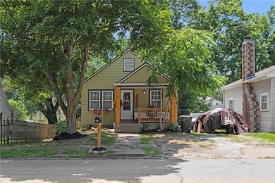 1213 Spruce St, Leavenworth, KS 66048 - photo 3