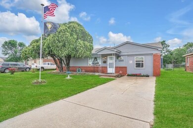 View of front facade with a front yard