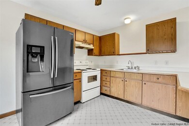 46 Evy Ln unit 1-2, Milton, NY 12547 - photo 3