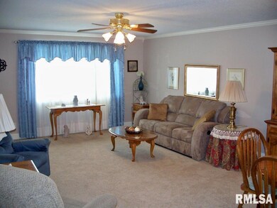2413 W 54th St unit 8, Davenport, IA 52806 - photo 4