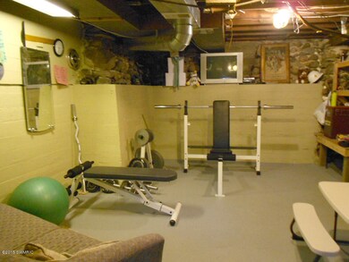 912 N Hudson St, Lowell, MI 49331 - photo 6