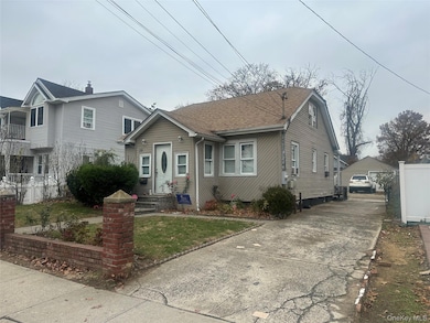 35 William St, Roosevelt, NY 11575 - photo 3