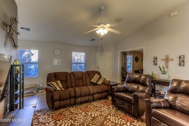 11 Living Room photo c