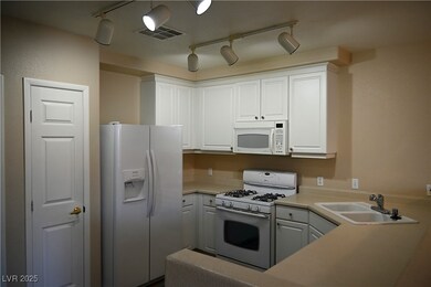 10245 S Maryland Pkwy unit 234, Las Vegas, NV 89183 - photo 4