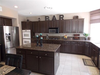 Kitchen w/Island, Pantry, and granite counters!