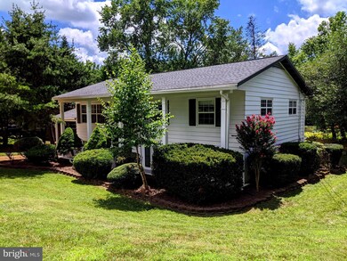 5022 Chanticleer Ave, Annandale, VA 22003 - photo 2