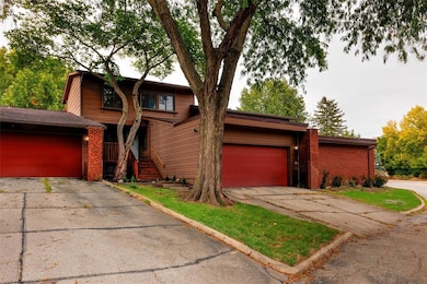 1018 Woodland Park Dr, West Des Moines, IA 50266 - photo 3