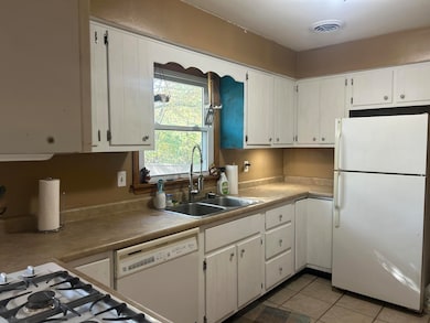 146 Indian Rd, Battle Creek, MI 49017 - photo 3