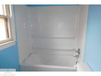 806 W Lapeer St, Lansing, MI 48915 - photo 5