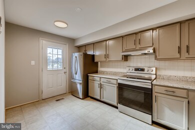 4713 Grand Bend Dr, Catonsville, MD 21228 - photo 6